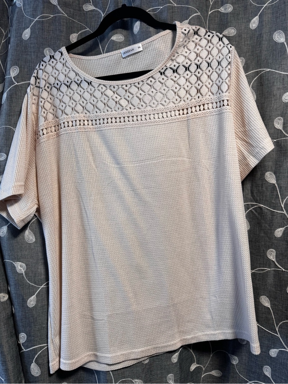 dressbarn Cream Crochet Yoke Short Sleeve Tee